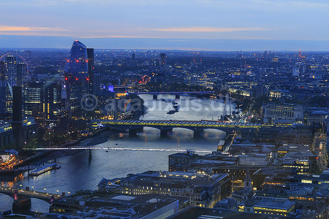 London skyline. London skyline og Themsen set fra The Fenchurch Building (The Walkie-Talkie); ; London; England; ; ; Skyskrabere, storbyer, hovedsad, hovedst�der