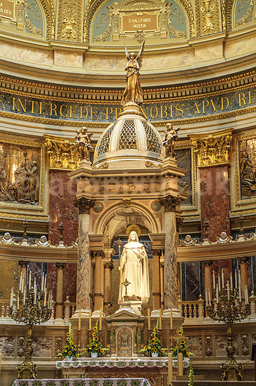 St Stefans Katedral. St Stefans Katedral, St. Stephen's Basilica, Szent Istv�n Bazilika, p� Pest-siden ad Donaufloden i Budapest; ; St Stephans Katedral / Budapest; Ungarn; ; sev�rdigheder; Kirker, kristendom, religion