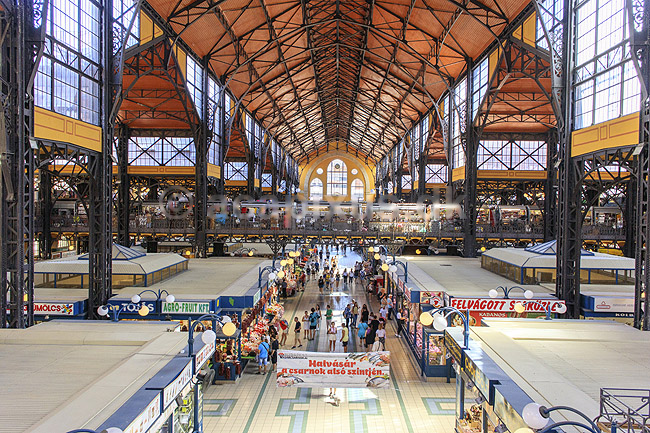 Budapest Marked. Det store overd�kkede marked, Central Market Hall, Nagy Vasarcsarnok eller Nagycsarnok, i Budapest; ; Nagy Vasarcsarnok / Budapest; Ungarn; ; sev�rdigheder; Markeder, handel, torvehandel