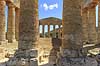 Segesta Templet. Temple of Segesta er et Dorisk tempel p� Sicilien i Trapani provinsen. Segesta er us�dvanligt velbevaret og tilsyneladende aldrig f�rdigbygget. Bygget ca 420 fkf  Segesta / Sicilien Italien  sev�rdigheder Templer, s�jler