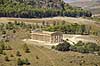 Segesta Templet. Temple of Segesta er et Dorisk tempel p� Sicilien i Trapani provinsen. Segesta er us�dvanligt velbevaret og tilsyneladende aldrig f�rdigbygget. Bygget ca 420 fkf  Segesta / Sicilien Italien  sev�rdigheder Templer, s�jler