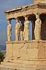 Akropolis. Erechtheion templet (Temple of Athena Polias) p� Akropolis med Korehallen, ogs� kaldet karyatidehallen, med de seks korer eller karyatider  Akropolis / Athen Gr�kenland  Sev�rdigheder Hellas, Acropolis, templer
