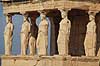 Akropolis. Erechtheion templet (Temple of Athena Polias) p� Akropolis med Korehallen, ogs� kaldet karyatidehallen, med de seks korer eller karyatider  Akropolis / Athen Gr�kenland  Sev�rdigheder Hellas, Acropolis, templer