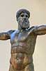 Zeus eller Poseidon. Bronce skulptur af Zeus eller Poseidon udstillet Ark�ologisk Museum i Athen  Nationalark�ologisk Museum / Athen Gr�kenland  Sev�rdigheder Hellas, ark�ologi, historie, museum, udstillinger, Artemision Bronze