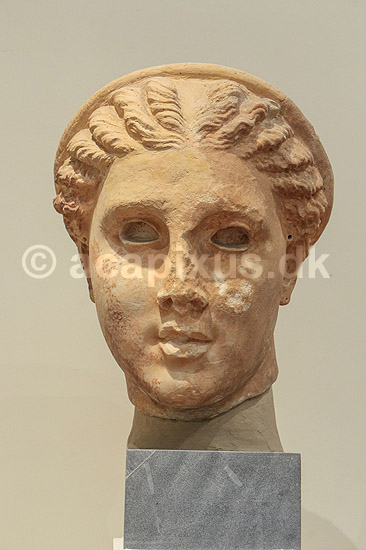 Artemis. Hovedet fra en Artemis stature, Udstillet Ark�ologisk Museum i Athen; ; Nationalark�ologisk Museum / Athen; Gr�kenland; ; Sev�rdigheder; Hellas, ark�ologi, historie, museum, udstillinger