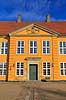 Roskilde Pal�. Roskilde Pal�, St�ndertorvet 3. Kongeligt pal� bygget 1733-36, tegnet af hofbygmester Lautitz de Thurah. M�dested for St�nderforsamlingen i 1835-48 - forl�ber for folkestyret. Pal�et indeholder i dag Museet for Samtidskunst og kontorer for Roskilde Stift og biskop  Roskilde Danmark   Museer