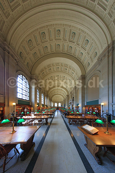 Boston Public Library. L�sesalen i Boston Public Library - Central Library; ; Boston / Massachusetts; USA; ; Sev�rdigheder; Bibliotek, biblioteker, l�sesale, b�ger, fordybelse, l�sning, kundskab