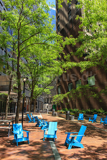 Boston. Lille park med liggestole imellem skyskrabere i Boston Business District; ; Boston / Massachusetts; USA; ; ; Skyskrabere, storbyer, kontorbygninger