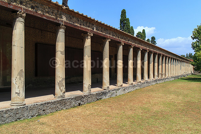 Pompeji. Palestra Grande, fungeret som skole elller gymnasium; ; Pompeji / Pompei / Pompeii / Napoli / Campania; Italien; ; ; Ark�ologi, vulkaner, vulkanudbrud, pyroplastisk flow, pyroplasma, Vesuvius, Vesuv, naturkatastrofer, turistsev�rdigheder, sev�rdigheder, turisme, Romerriget, romerne, ruiner, ruinbyer