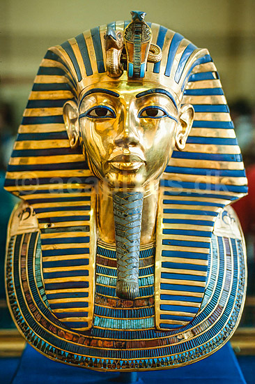 Tutankhamun. Tutankhamun's hovedmaske p� Egyptologisk Museum i Cairo ( reprocessering af KOL12297 ) ; ; Egyptologisk Museum / Cairo; Egypten; Afrika; ; guld, guldskat, guldskatte, museer, pharao, pharaoer, ark�ologi, kulturhistorie, verdensarv, Tutankhamon, Tutankhamen, Tutankhaten, King Tut