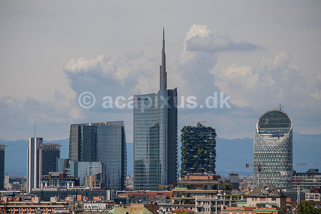Milano skyline. Moderne business distrikt i Milano n�r Porta Garibaldi set fra Duomo di Milano; ; Milano; Italien; ; Sev�rdigheder; H�jhuse, skyskrabere