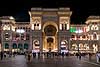 Galleria Vittorio Emanuele II i Malano. Handelsarkaden Galleria Vittorio Emanuele II fyldt med dyre modebutikker i Milano  Galleria Vittorio Emanuele II i Malano / Milano Italien  Sev�rdigheder Handel, shopping, mode