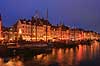 Julemarked p� Nyhavn. Juleudsmykning til Julemarked p� Nyhavn  Nyhavn / K�benhavn Danmark  Sev�rdigheder Handel, julemarkeder, juleudsmykning, julestemning