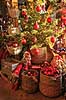Julepynt i julestue. Julepynt i Vangehus Br�nde julestue til julemarked i Hareskoven  V�rl�se Danmark  Sev�rdigheder Handel, julemarkeder, juleudsmykning, julestemning