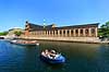 Holmens Kirke. Turister p� kanalrundfart foran Holmens Kirke i Holmens Kanal  K�benhavn Danmark   Kirker