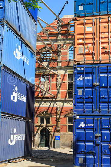 B�rsen. Murv�rk fra ruinen af den nedbr�ndte B�rsbygning med st�ttestivere p� Slotsholmen i K�benhavn; ; K�benhavn; Danmark; ; ; Ildebrand, brand, genopbygning