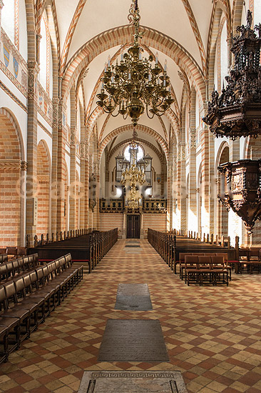 Sor� Klosterkirke. Skibet i Sor� Klosterkirke med orgel og pr�dikestol - bygget som en gravkirke for Hvidesl�gten; ; Sor�; Danmark; ; ; Kirker, kristendom, Absalon