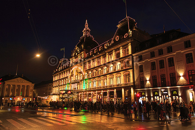 Magasin du Nord. Juleudsmykning p� Magasin du Nord p� Kongens Nytorv i K�benhavn; ; Kongens Nytorv / K�benhavn; Danmark; ; Sev�rdigheder; Julemarkeder, jul, julehandel, handel, juleudsmykning, julestemning