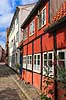 Skyttenstr�de i Helsing�r. Gamle bindingsv�rkshuse i den brostensbelagte Skyttenstr�de i Helsing�r  Helsing�r Danmark  Sev�rdigheder Stokroser, gader, byhuse