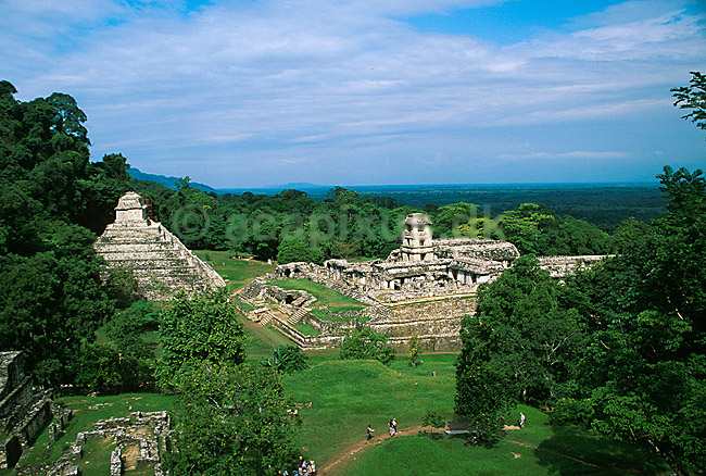 Maya ruiner ved Palenque. Templo de Los Inscriptiones og El Palacio.; ; Palenque, Chiapas; Mexico; Nord Amerika; ; 
