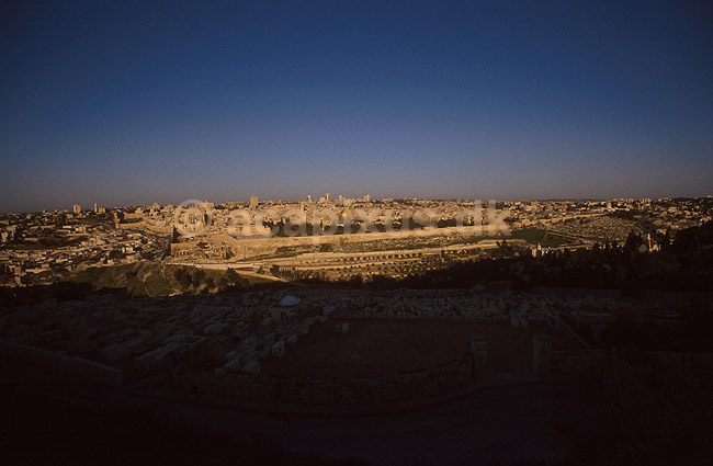 Udsigt over Jerusalem set fra Oliebjerget med Klippemoskeen (Dome of the Rock) i centrum; ; Jerusalem; Israel; Asien; ; religion