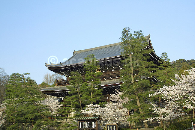 Chion-in templet. Indgangsporten til Chion-in templet i Kyoto; ; Chion-in / Kyoto; Japan; Asien; ; templer buddisme buddhism buddistisk