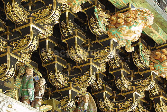 Tosho-gu. Detaljer fra Yomei-mon porten i det shintoistiske Tosho-gu tempel i Nikko; ; Tosho-gu / Nikko; Japan; Asien; ; templer shintoisme