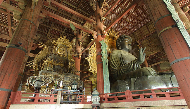 Todai-ji Nara. Buddafigurer i Daibutsu-den hall i Todai-ji templet i Nara ; ; Todai-ji / Nara; Japan; Asien; ; templer buddisme buddhism buddistisk