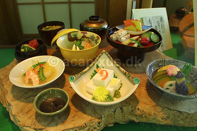 Kaiseki menu. Udstilling af kaiseki menuen i vindue ved restaurant i Ohara; ; Ohara; Japan; Asien; ; f�devarer madvarer sushi