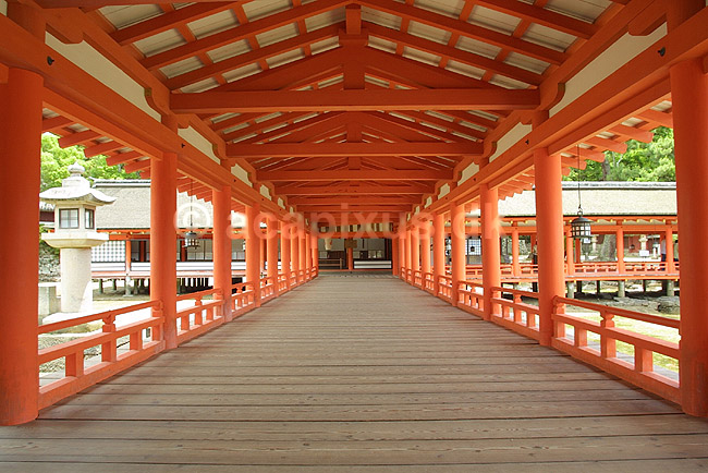 Itsukushima-jinja shrine. Detaljer fra Itsukuskima-jinja shrine templet p� Miya-jima; ; Miya-jima / Itsuku-shima; Japan; Asien; ; templer shintoisme