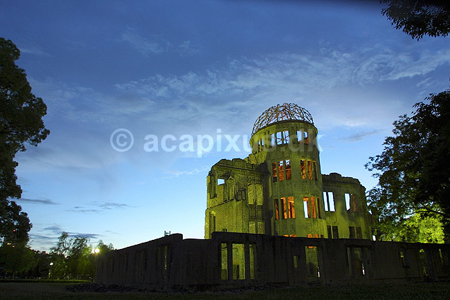 The A-bomb dome i Hiroshima. The A-bomb dome i Hiroshima i aftenskumringen; ; Hiroshima; Japan; Asien; ; verdenskrige atombomber