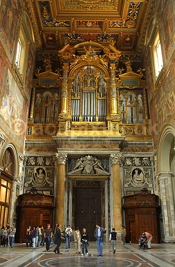 San Giovanni in Laterano. Roms domkirke, San Giovanni in Laterano. Paved�mmets s�de indtil 1400 tallet; ; Rom; Italien; Europa; ; turistsev�rdigheder, kirker