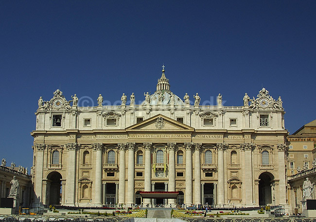 Peterskirken. Basillica di San Pietro eller Peterskirken i Rom; ; Rom; Italien; Europa; ; turistsev�rdigheder, kirker, paven, paved�mmet, Vatikanet, Vatikan Staten
