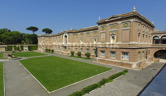 Vatikanmuseet. Pinacoteca Vaticana i Vatikanmuseet i Rom; ; Rom; Italien; Europa; ; turistsev�rdigheder, paven, paved�mmet, Vatikanet, Vatikan Staten