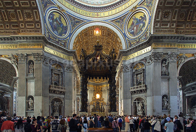 Peterskirken. Pavealteret under Berninis bronzebaldakin i Basillica di San Pietro eller Peterskirken i Rom; ; Rom; Italien; Europa; ; turistsev�rdigheder, kirker, paven, paved�mmet, Vatikanet, Vatikan Staten, sightseeing