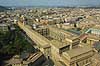 Vatikanmuseum. Udsigt over Vatikanmuseet og Rom fra toppen af Basillica di San Pietro eller Peterskirken i Rom  Rom Italien Europa  turistsev�rdigheder, kirker, paven, paved�mmet, Vatikanet, Vatikan Staten, sightseeing